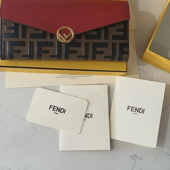 Fendi Continental Red wallet - Picture 1 of 9